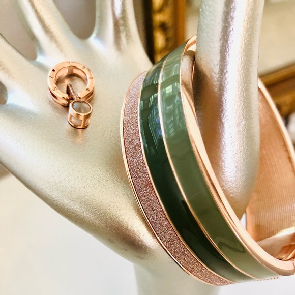 Vintage Microscopic Love Pendant & Glitter Bracelet - Picture 4 of 16